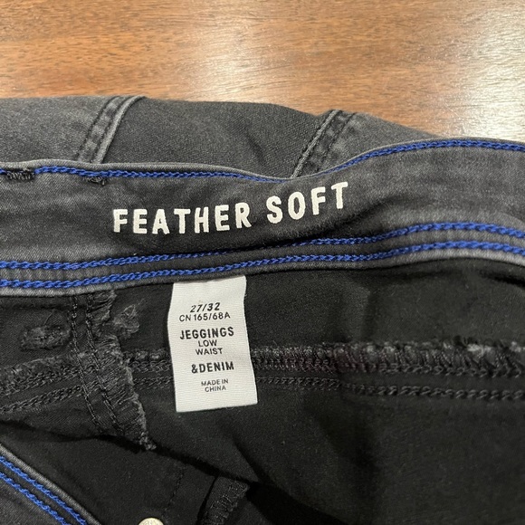 Used Feathersoft charcoal black low waist leggings, size 27/32 - Picture 3 of 9